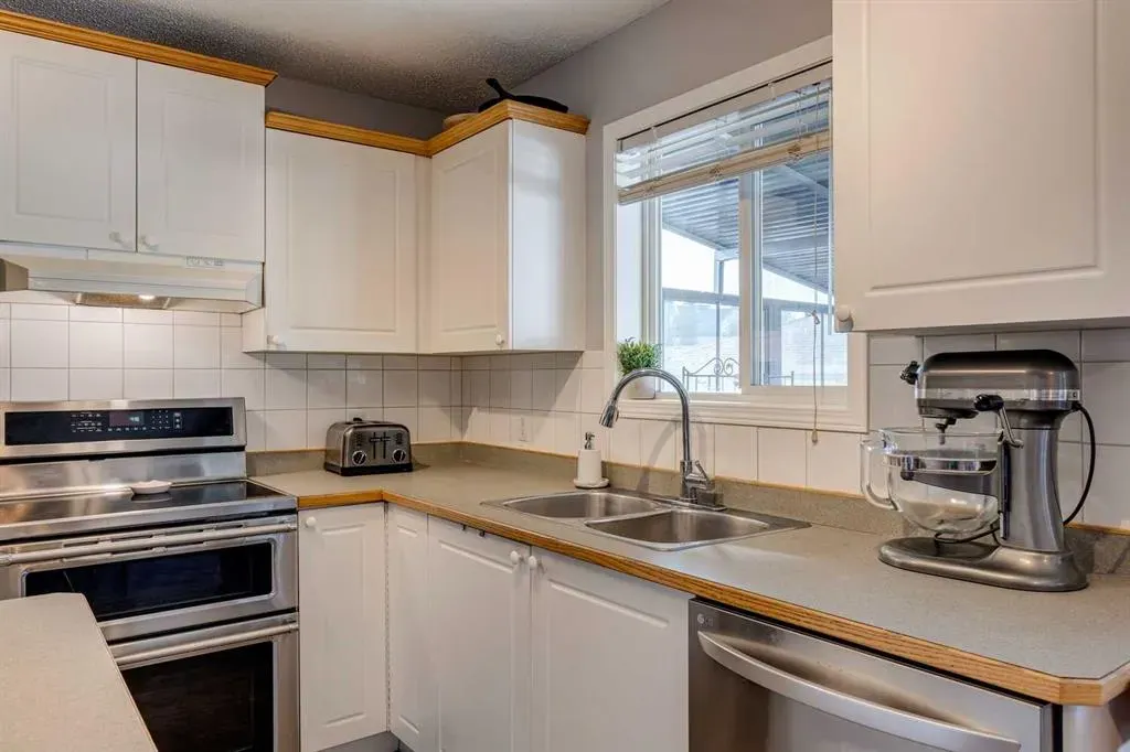 201 Citadel Forest Close NW