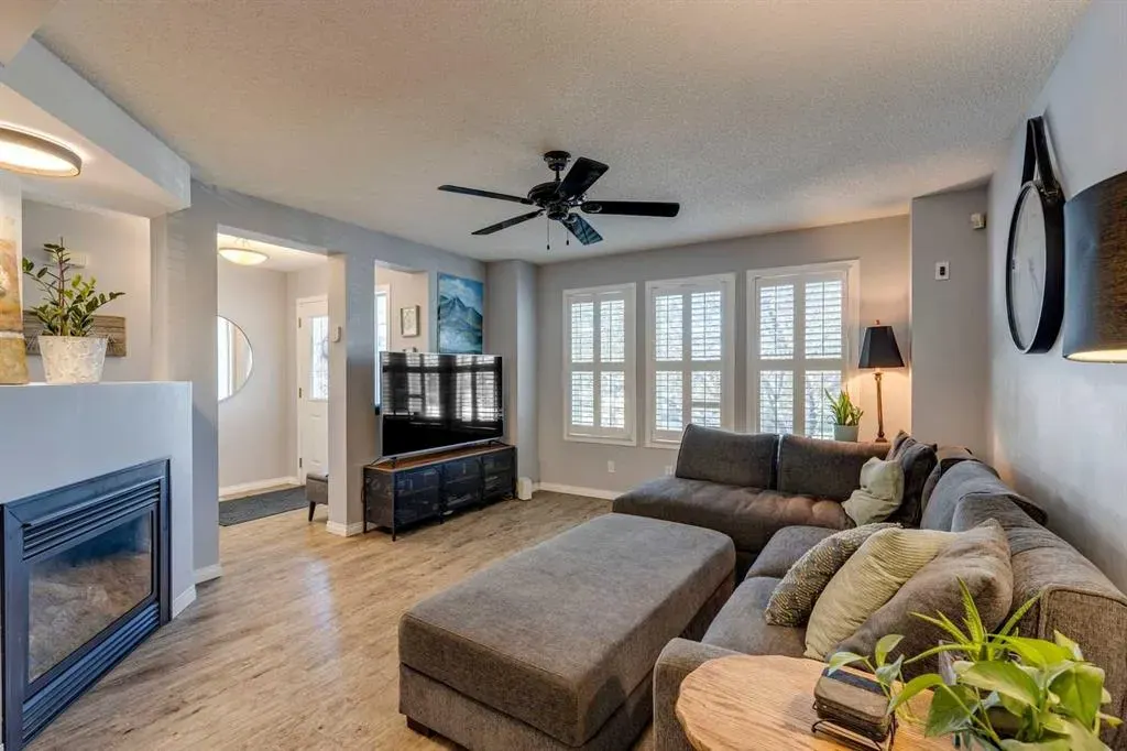 201 Citadel Forest Close NW