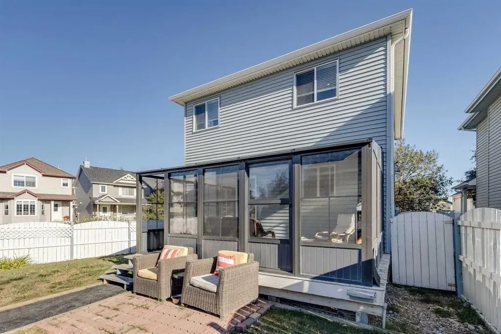 201 Citadel Forest Close NW