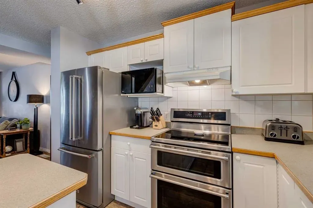 201 Citadel Forest Close NW
