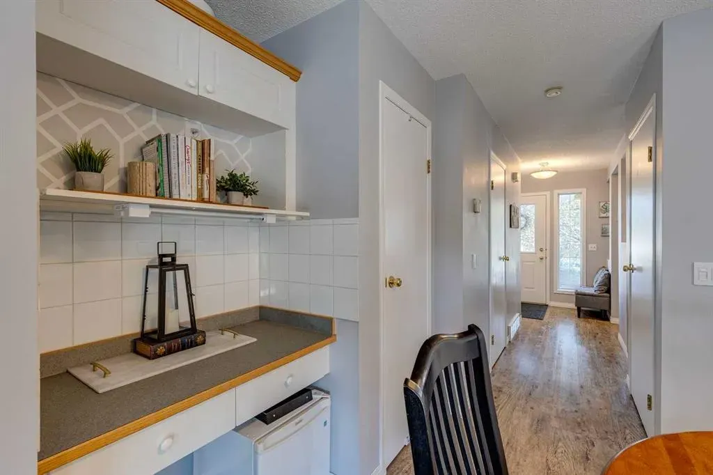 201 Citadel Forest Close NW