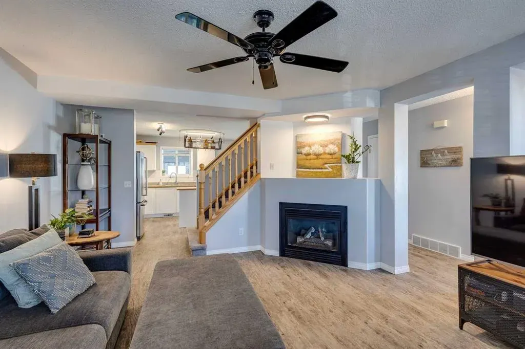201 Citadel Forest Close NW