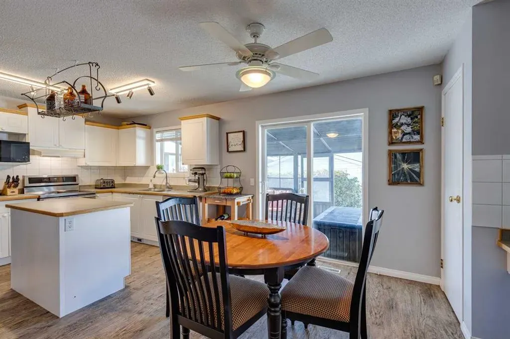 201 Citadel Forest Close NW
