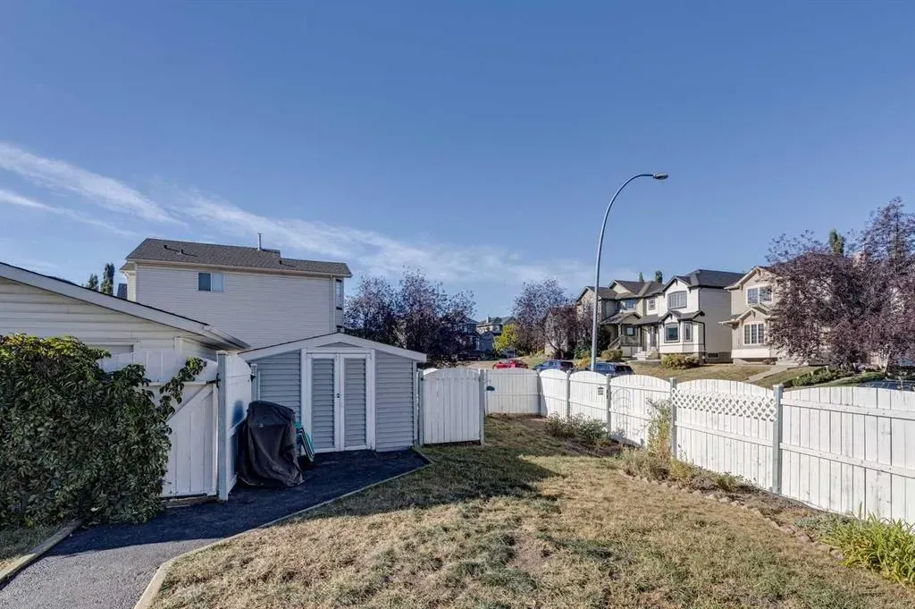 201 Citadel Forest Close NW