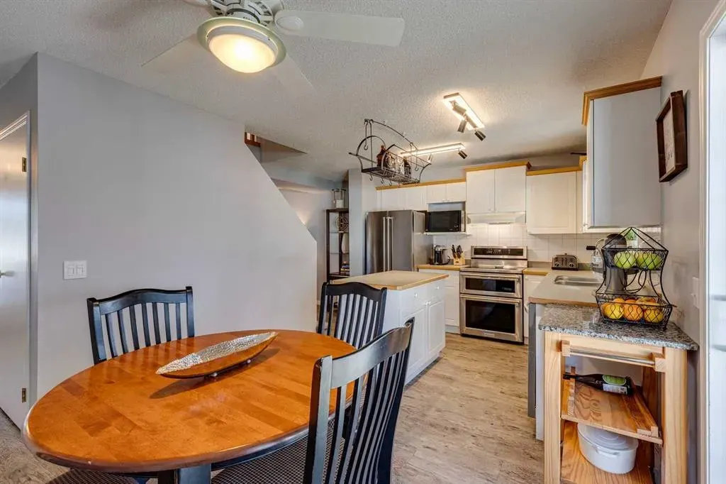 201 Citadel Forest Close NW