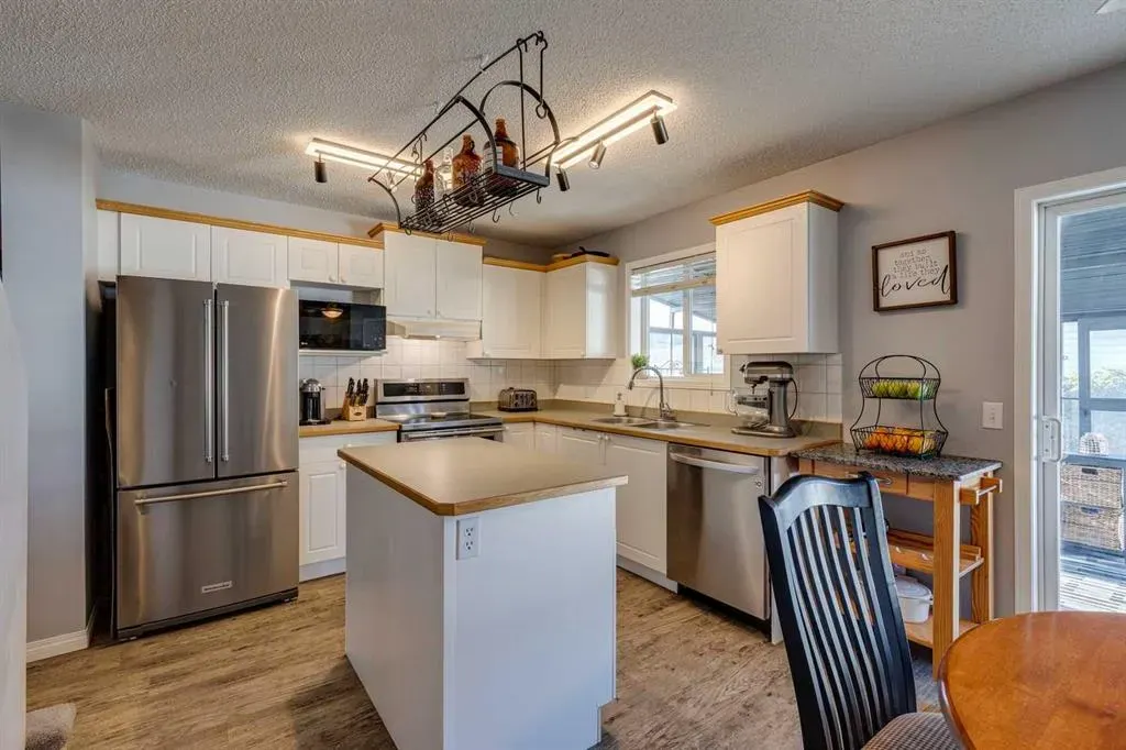 201 Citadel Forest Close NW
