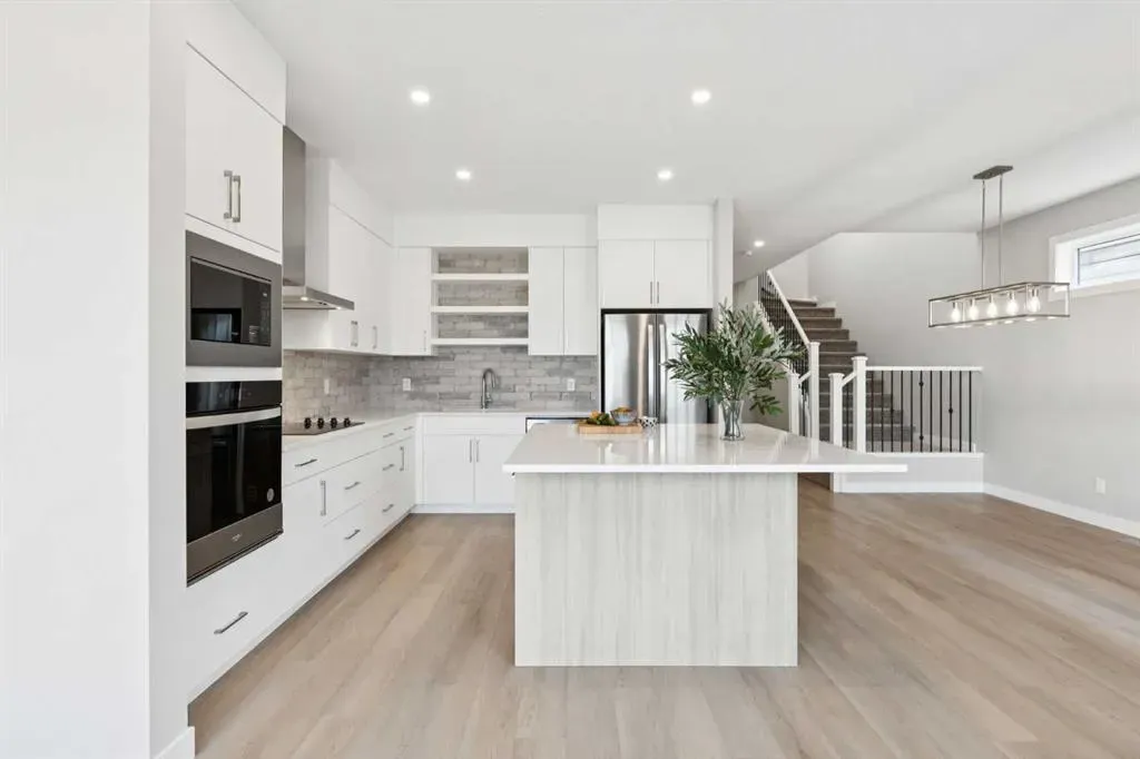 215 Greenwich Drive NW