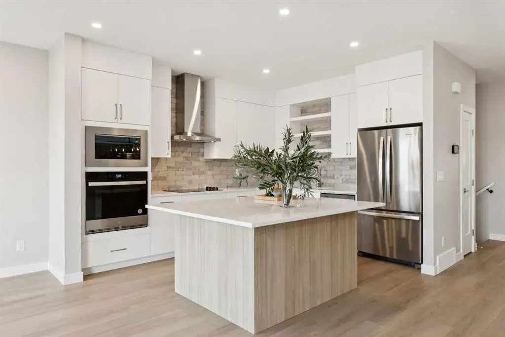 215 Greenwich Drive NW