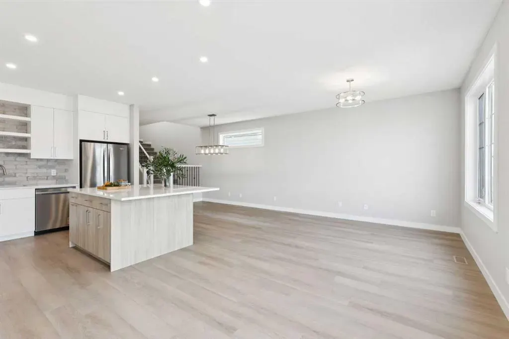 215 Greenwich Drive NW