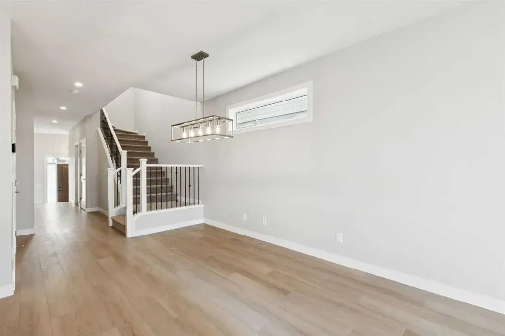 215 Greenwich Drive NW