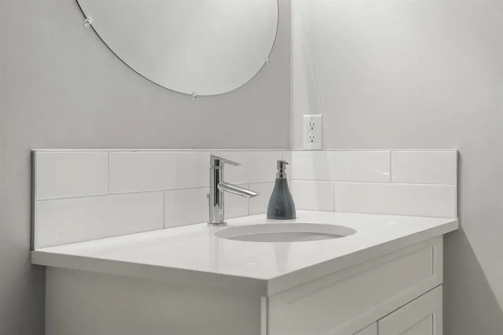 530 56 Avenue SW, #2
