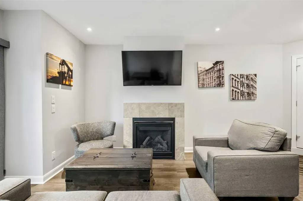 530 56 Avenue SW, #2