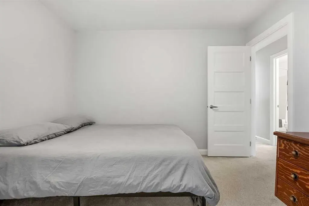 530 56 Avenue SW, #2