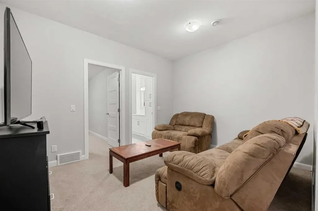 530 56 Avenue SW, #2