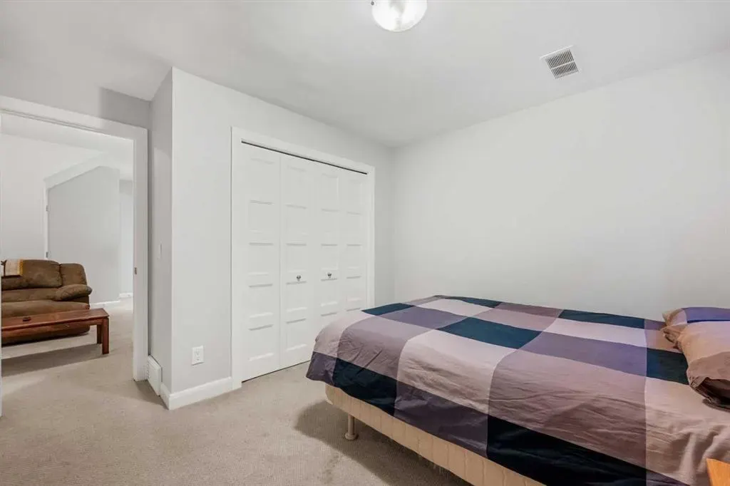 530 56 Avenue SW, #2