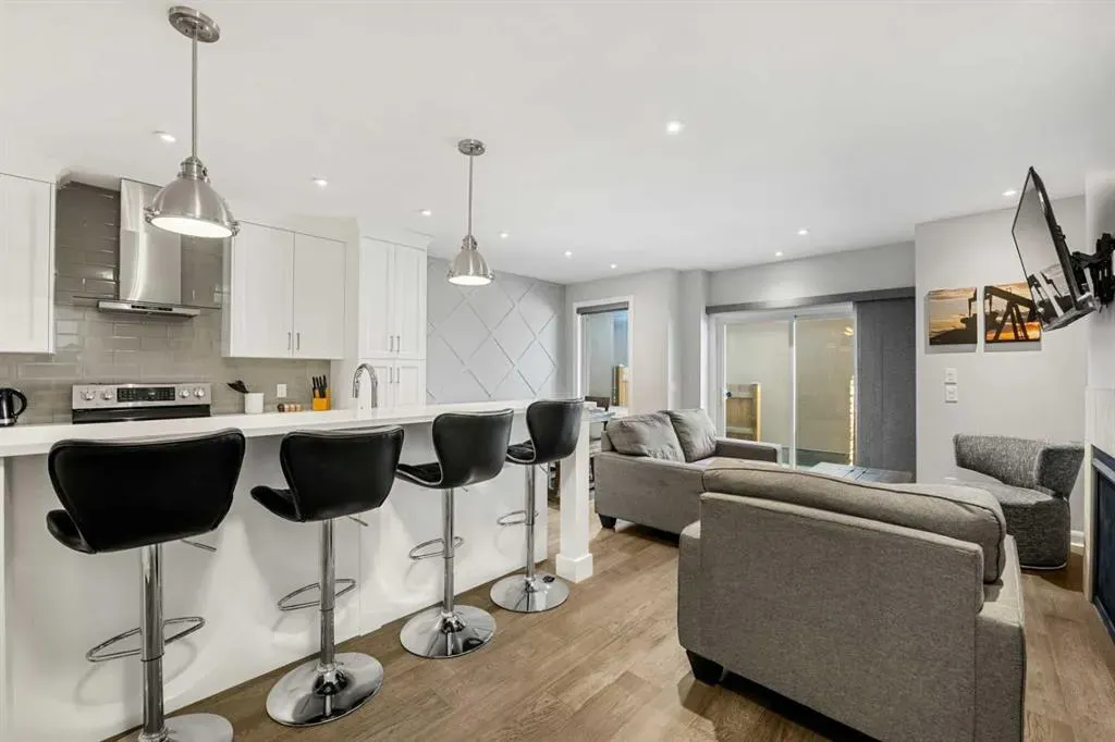 530 56 Avenue SW, #2