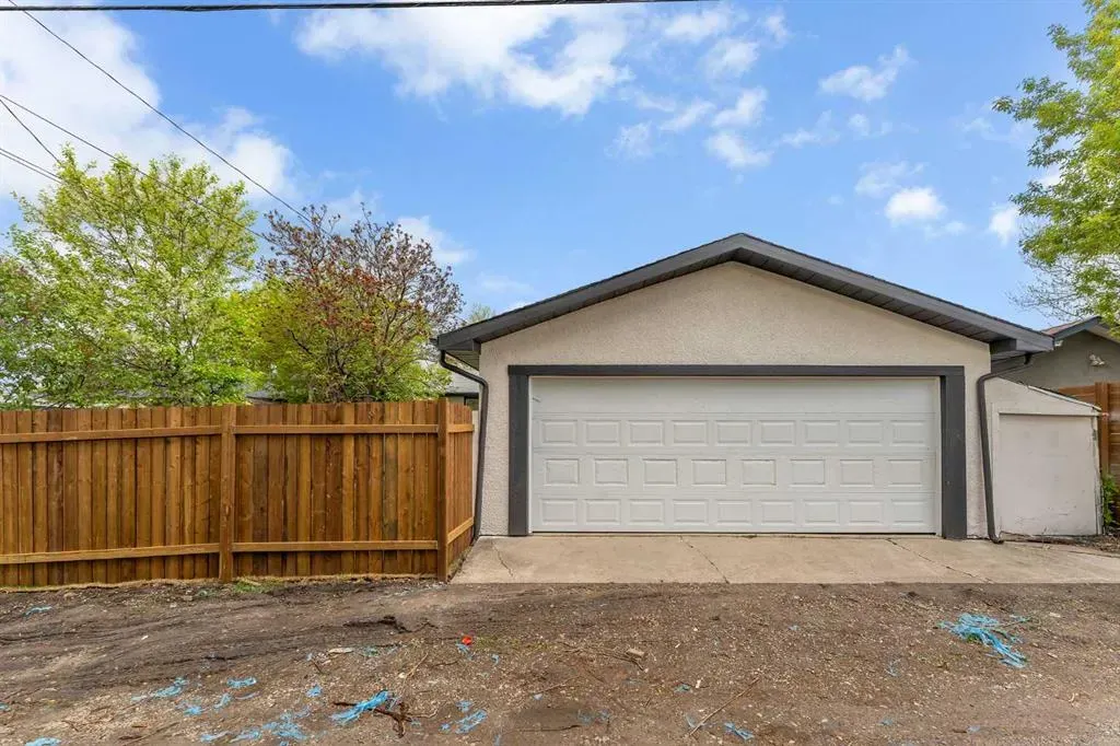 1512 Robson Crescent SE
