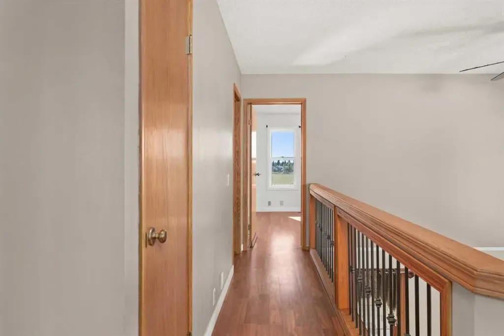 24 Riverside Crescent SE