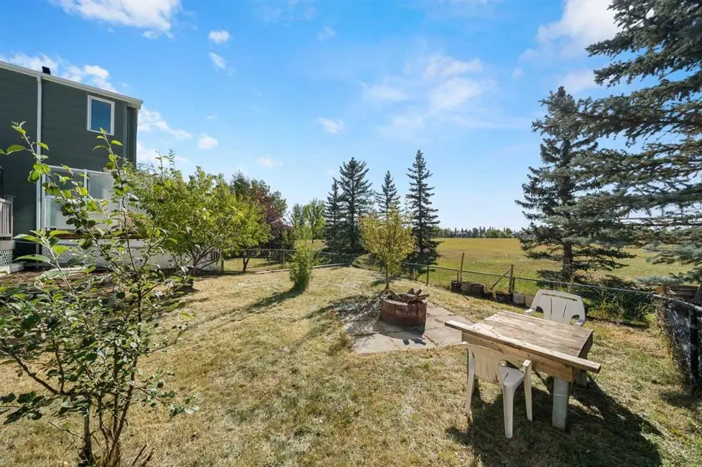 24 Riverside Crescent SE