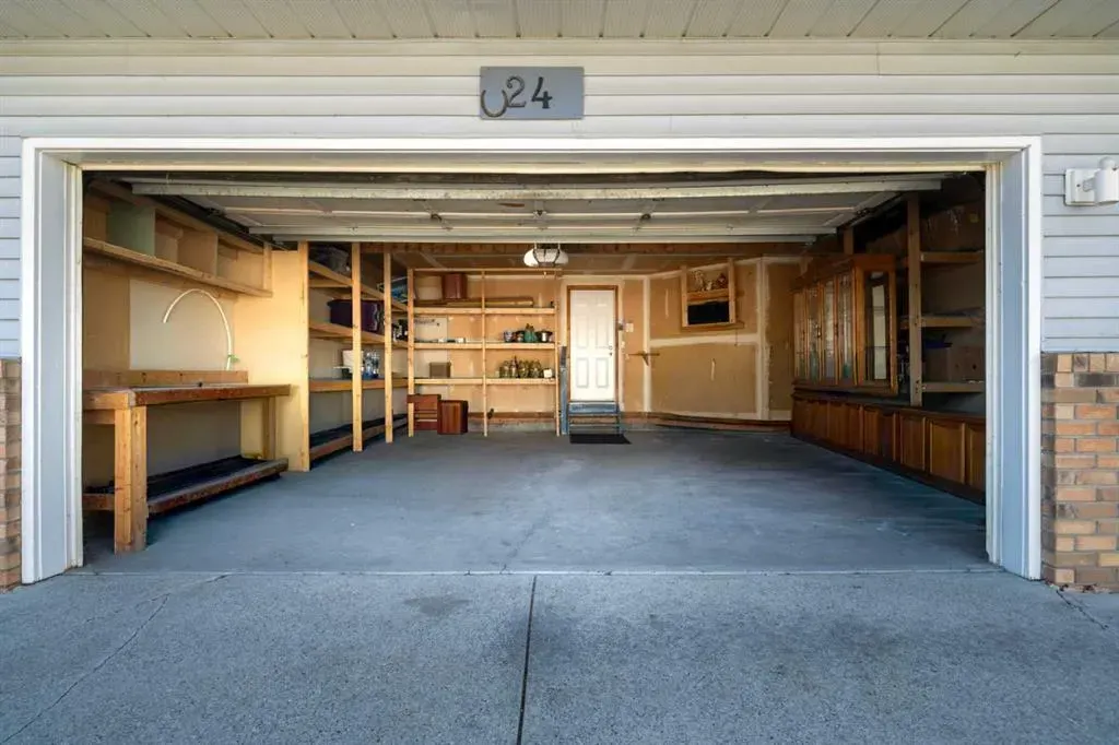 24 Riverside Crescent SE