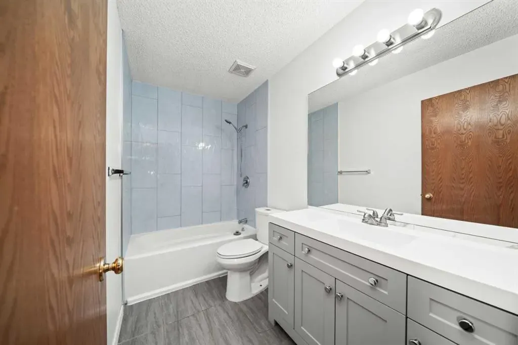24 Riverside Crescent SE