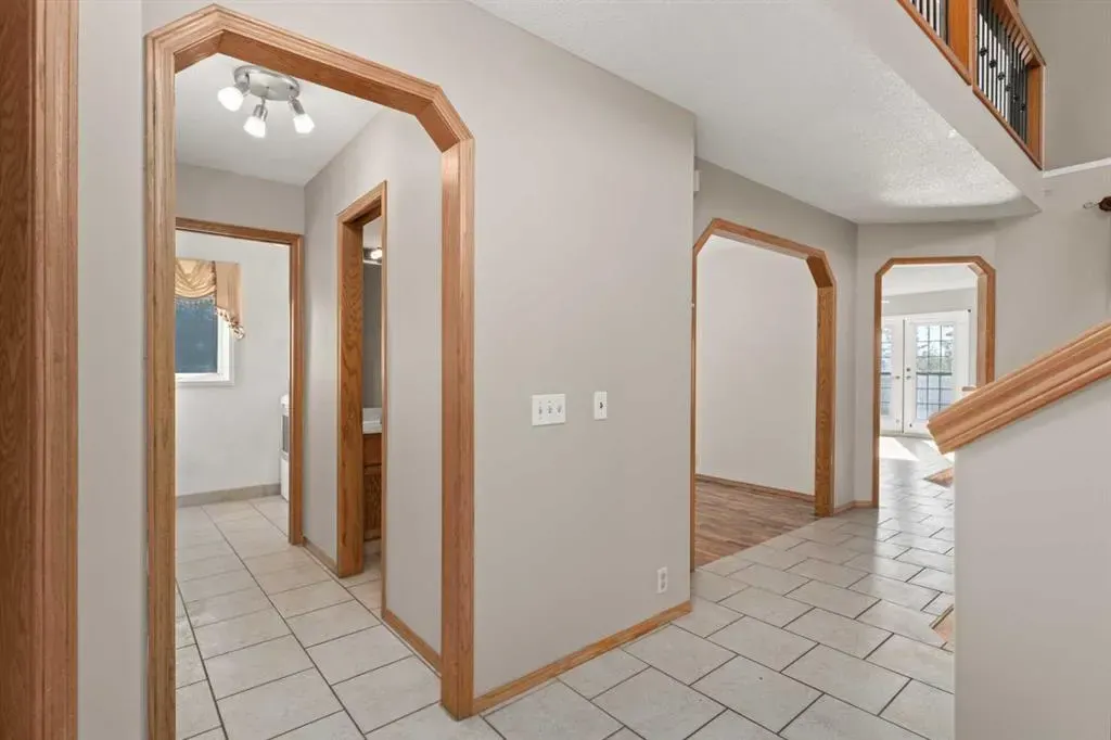 24 Riverside Crescent SE