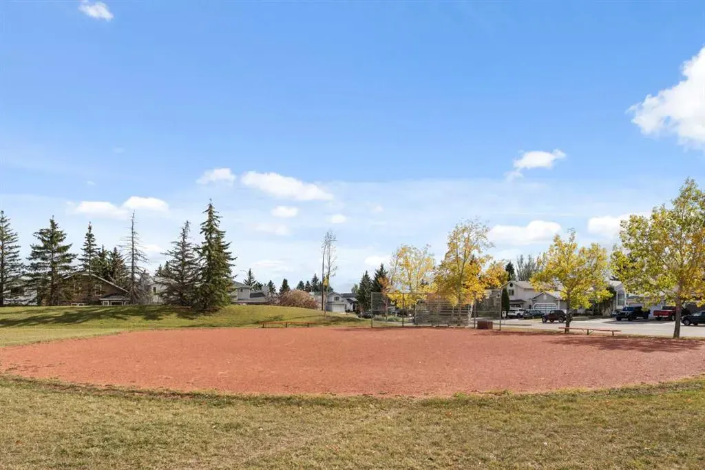 24 Riverside Crescent SE