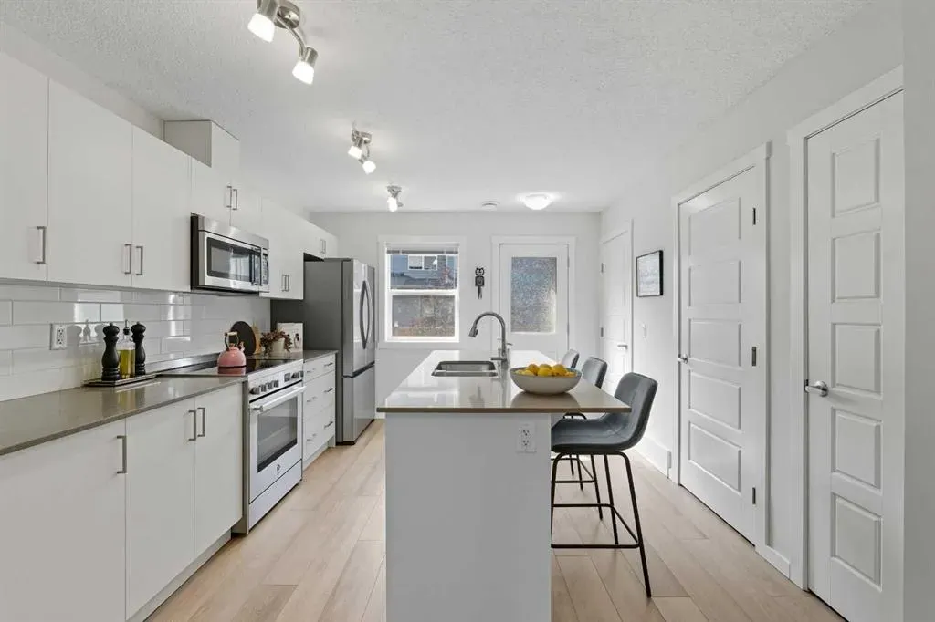 253 Cranbrook Square SE