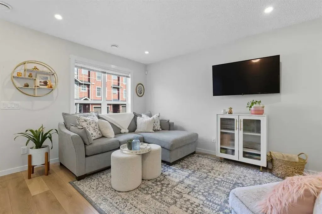 253 Cranbrook Square SE