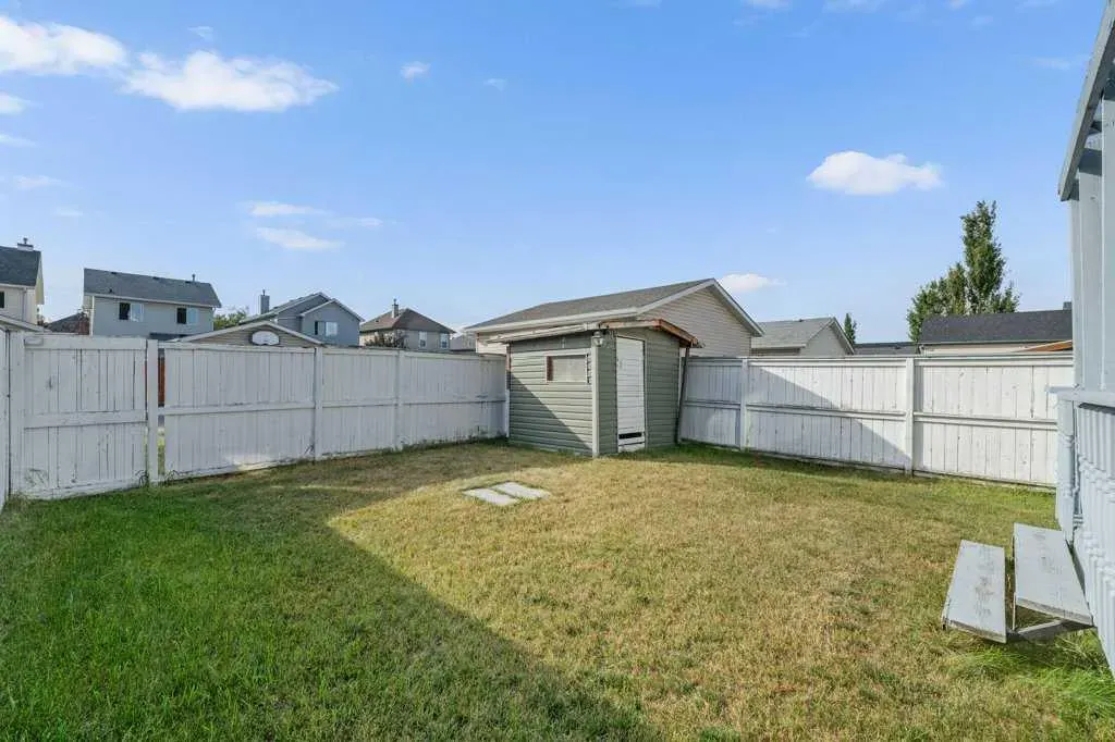 204 Tarington Close NE