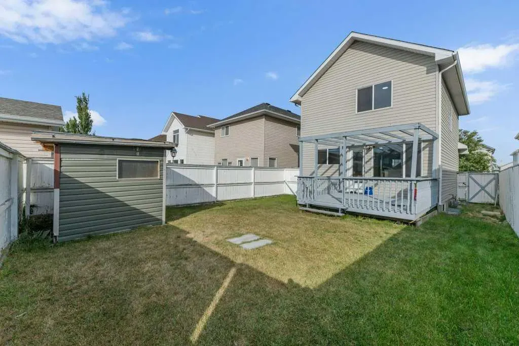 204 Tarington Close NE