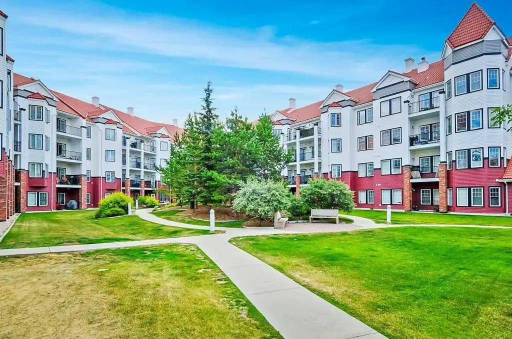 60 Royal Oak Plaza NW, #127