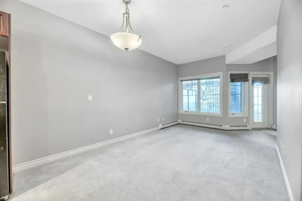 60 Royal Oak Plaza NW, #127