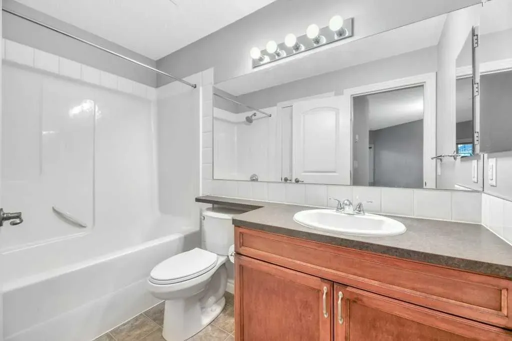 60 Royal Oak Plaza NW, #127