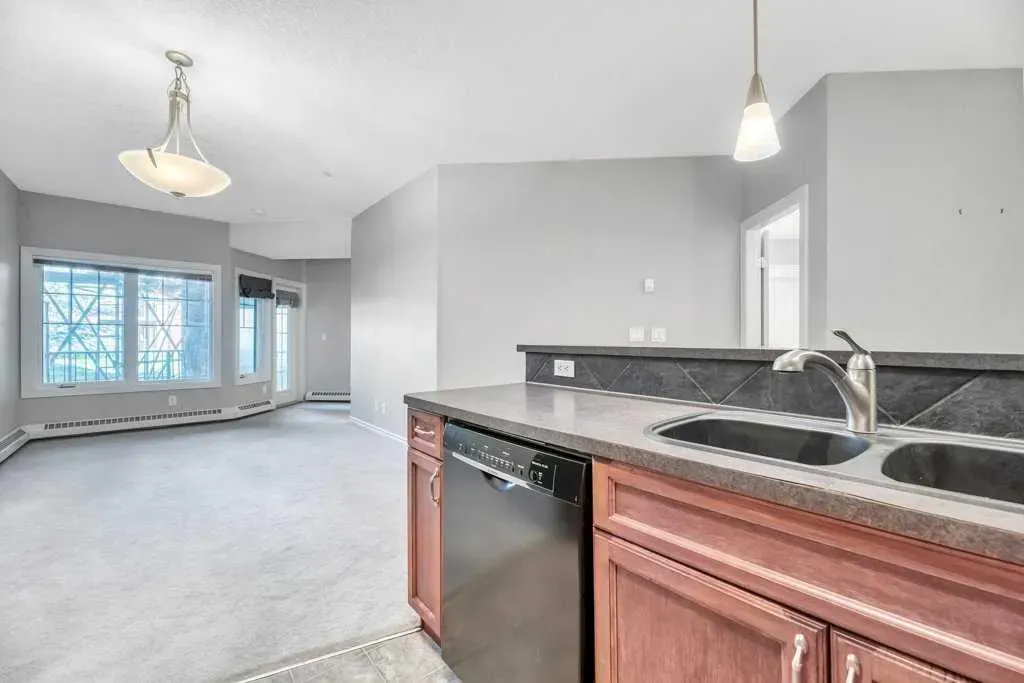 60 Royal Oak Plaza NW, #127