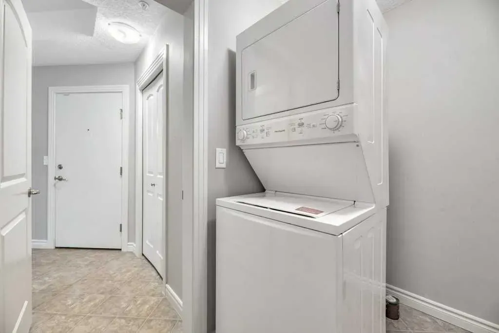 60 Royal Oak Plaza NW, #127