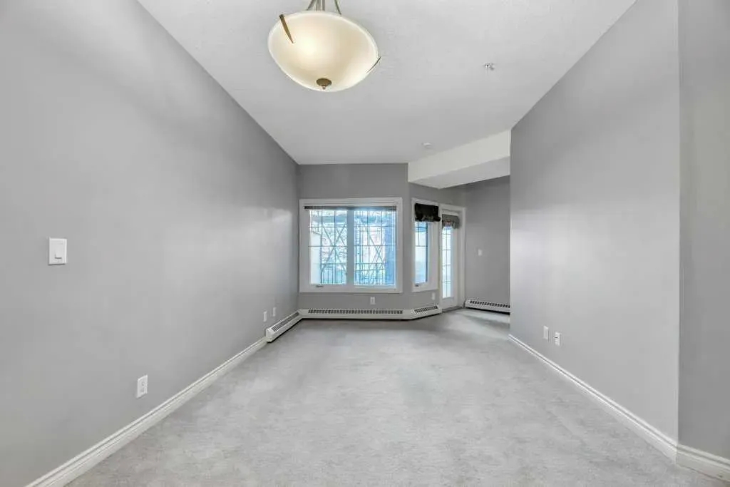60 Royal Oak Plaza NW, #127