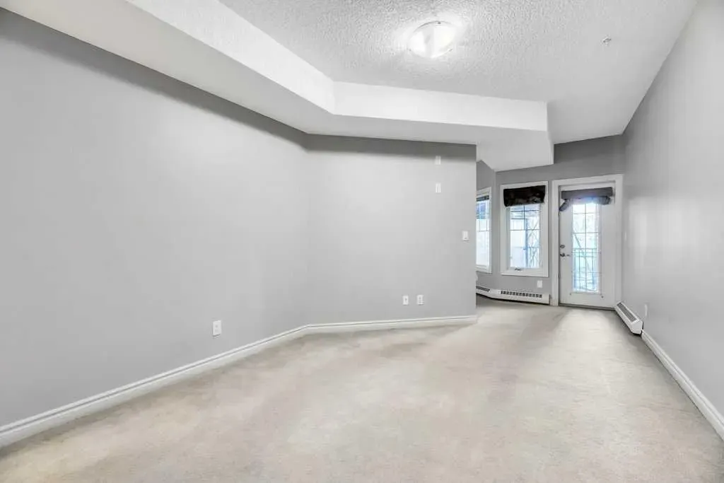 60 Royal Oak Plaza NW, #127