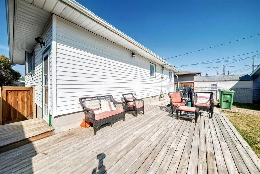2107 Munro Drive NE