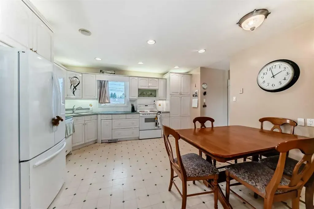 2107 Munro Drive NE