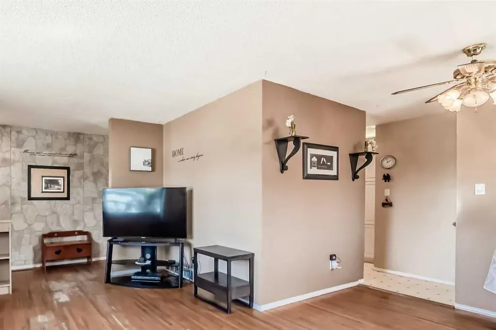 2107 Munro Drive NE