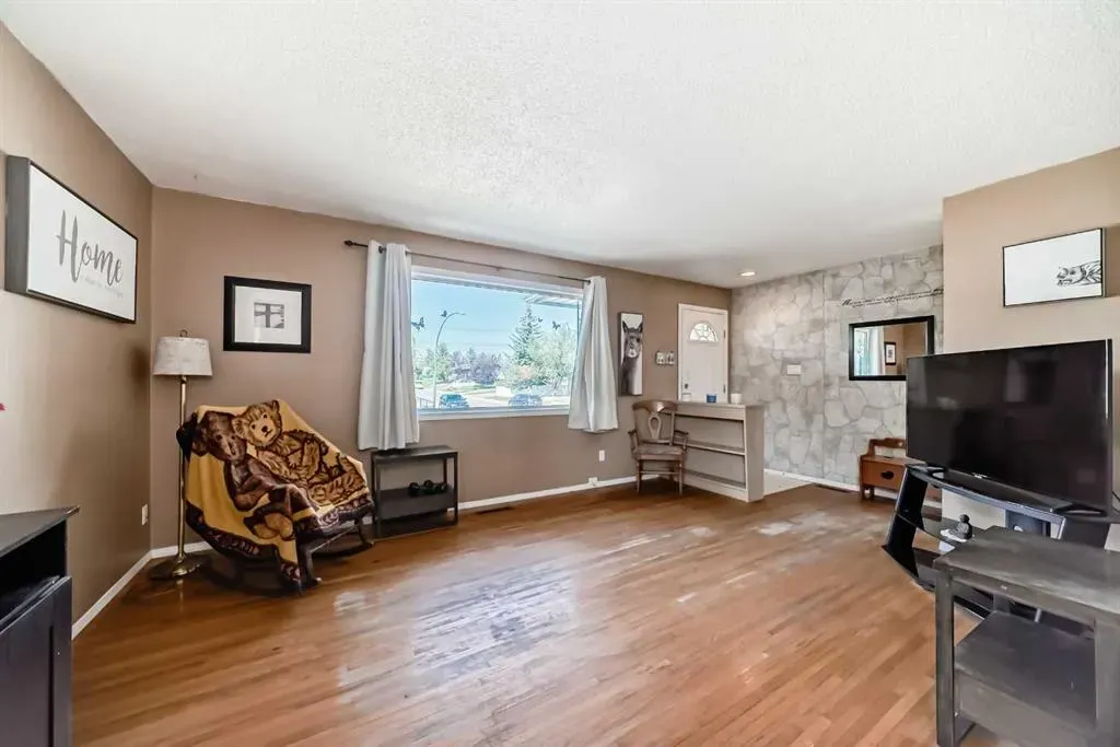 2107 Munro Drive NE