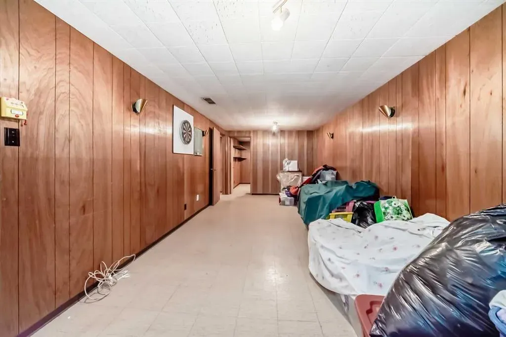 2107 Munro Drive NE