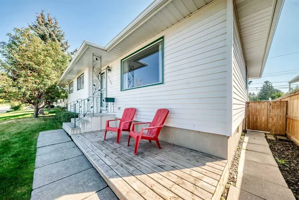 2107 Munro Drive NE