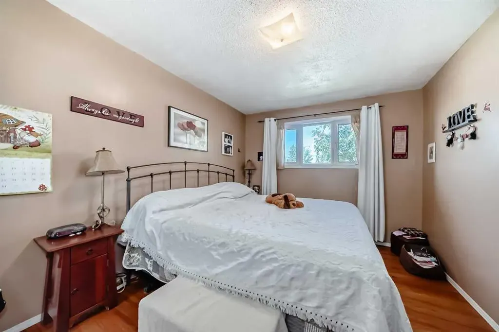 2107 Munro Drive NE