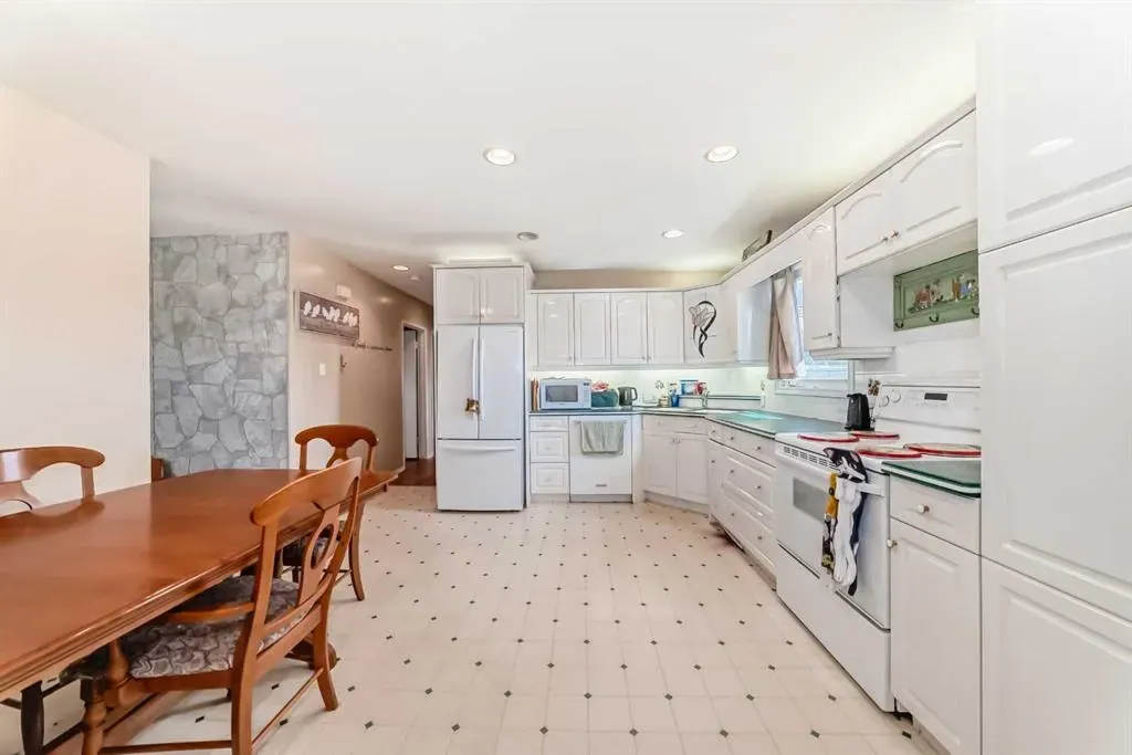 2107 Munro Drive NE