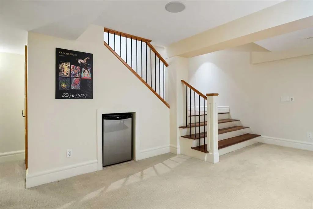36 Baycrest Place SW