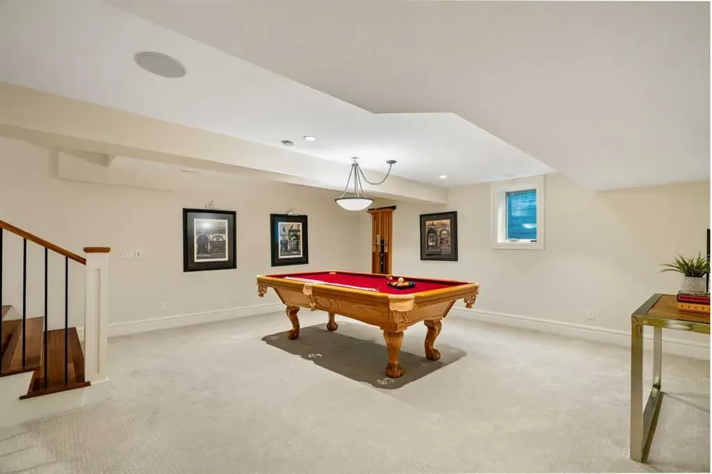 36 Baycrest Place SW