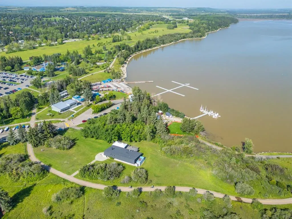 36 Baycrest Place SW