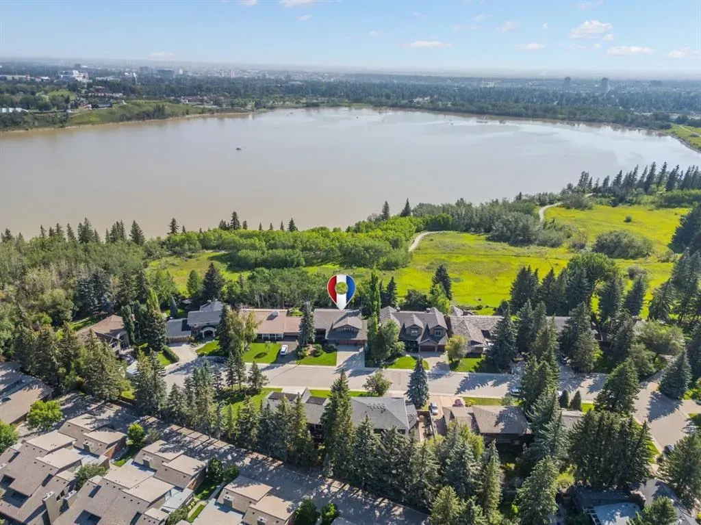 36 Baycrest Place SW